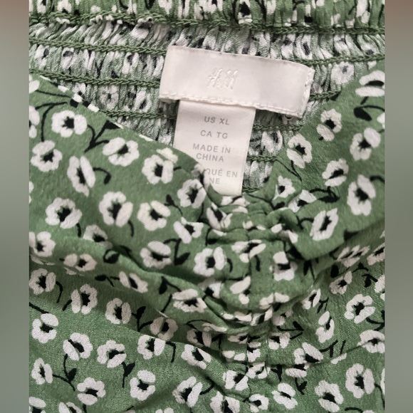 H&M PATTERNED GREEN ROUCHED TOP - Picture 3 of 3